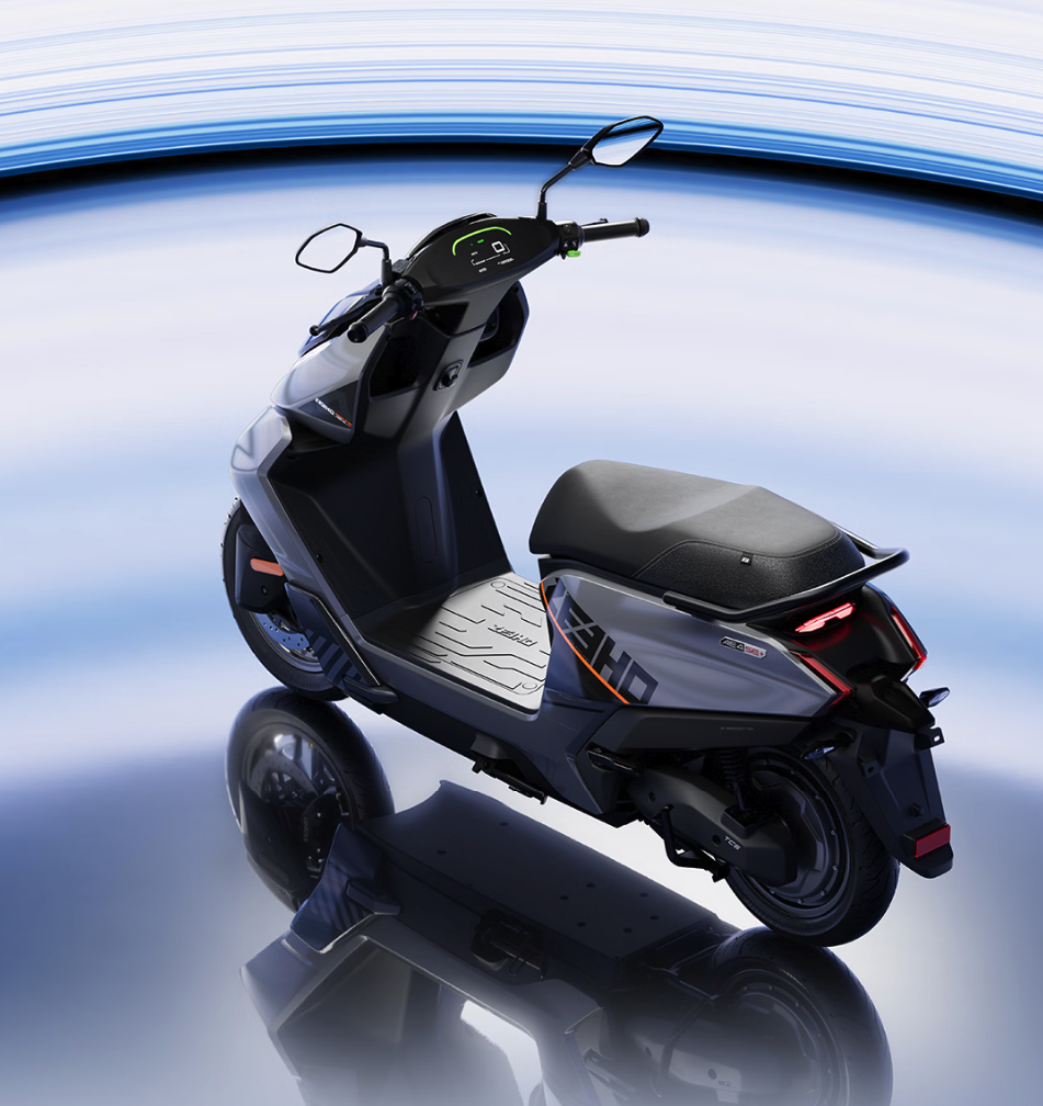 极核AE4 SE+电动摩托车正式发布 首发权益价4899元